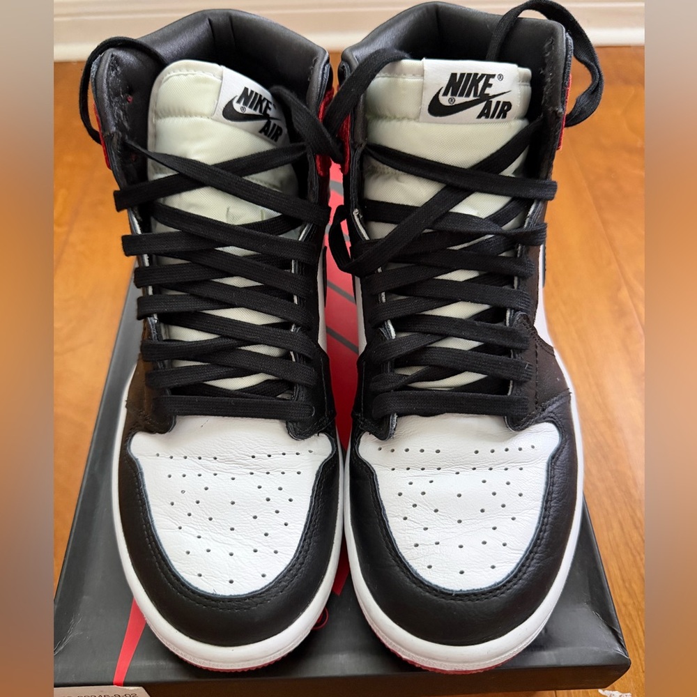 Women’s Air Jordan 1 Retro High ‘Satin Black Toe’ - Picture 3 of 12
